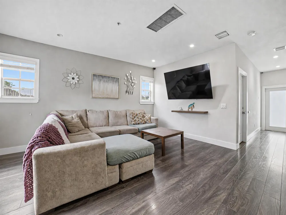 807 NW 1ST AVENUE Fort Lauderdale, FL 33311