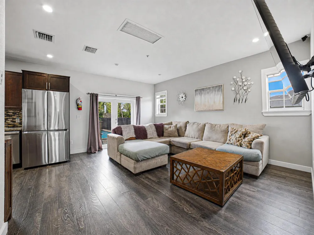 807 NW 1ST AVENUE Fort Lauderdale, FL 33311