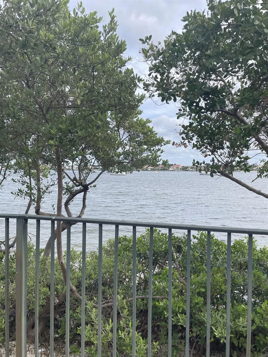 300 Scotia Drive #304 Hypoluxo, FL 33462