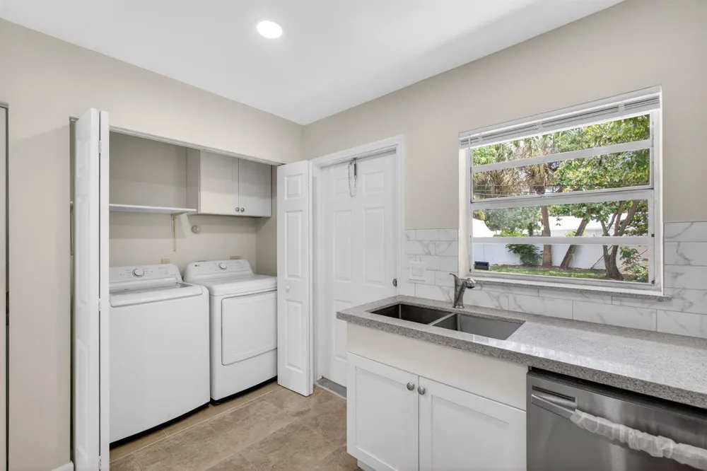 9484 Sun Court Palm Beach Gardens, FL 33403