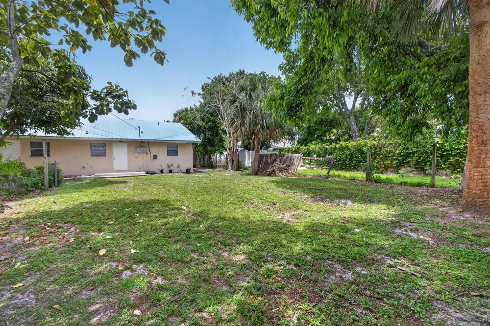 9484 Sun Court Palm Beach Gardens, FL 33403
