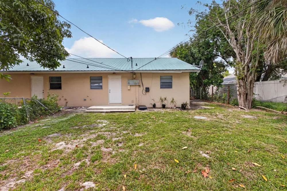 9484 Sun Court Palm Beach Gardens, FL 33403
