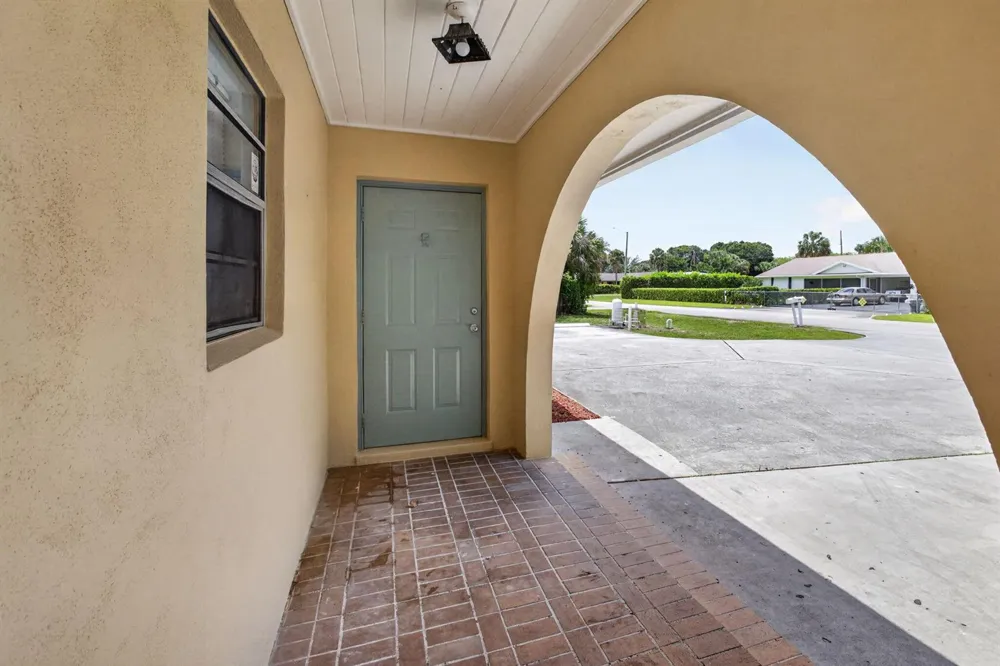 9484 Sun Court Palm Beach Gardens, FL 33403