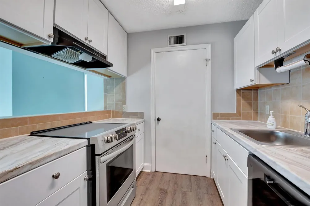 2301 CONGRESS AVENUE #23 Boynton Beach, FL 33426