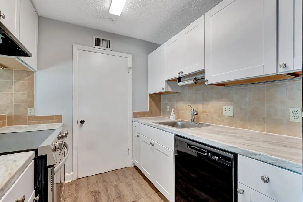 2301 CONGRESS AVENUE #23 Boynton Beach, FL 33426