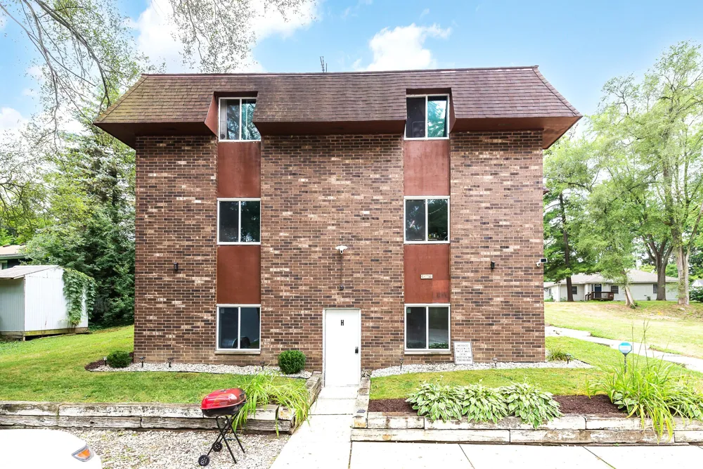 9275 Brookside Drive #H Whitmore Lake, MI 48189