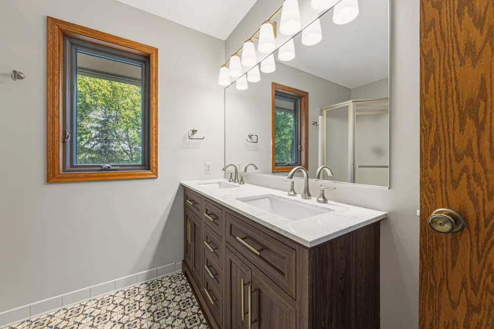 14613 Carriage Lane Burnsville, MN 55306