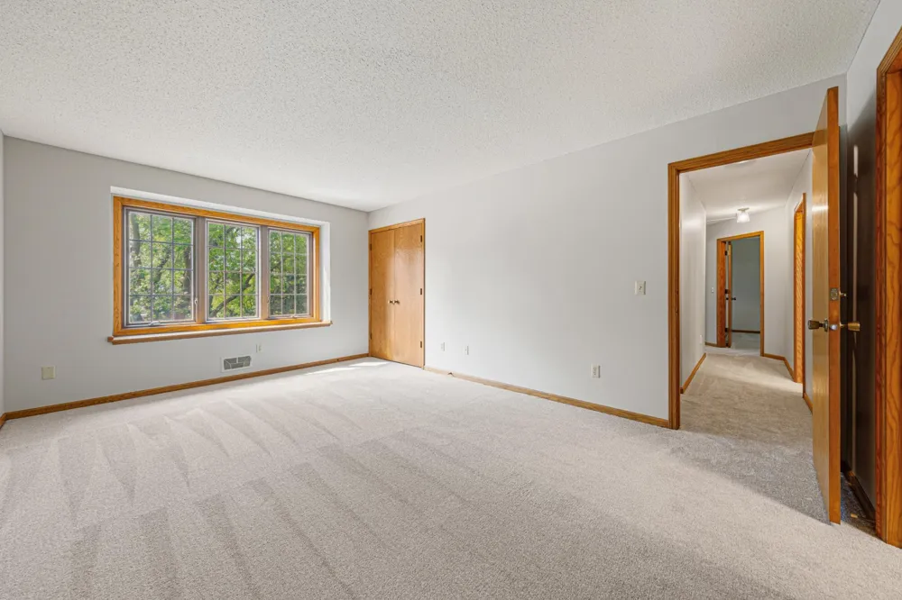 14613 Carriage Lane Burnsville, MN 55306