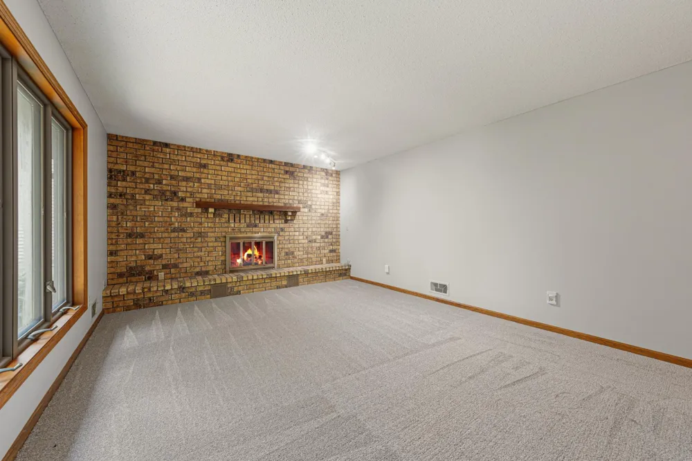 14613 Carriage Lane Burnsville, MN 55306
