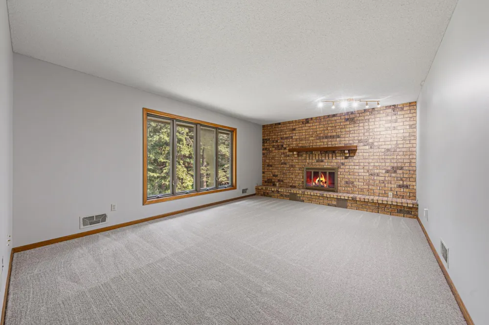 14613 Carriage Lane Burnsville, MN 55306