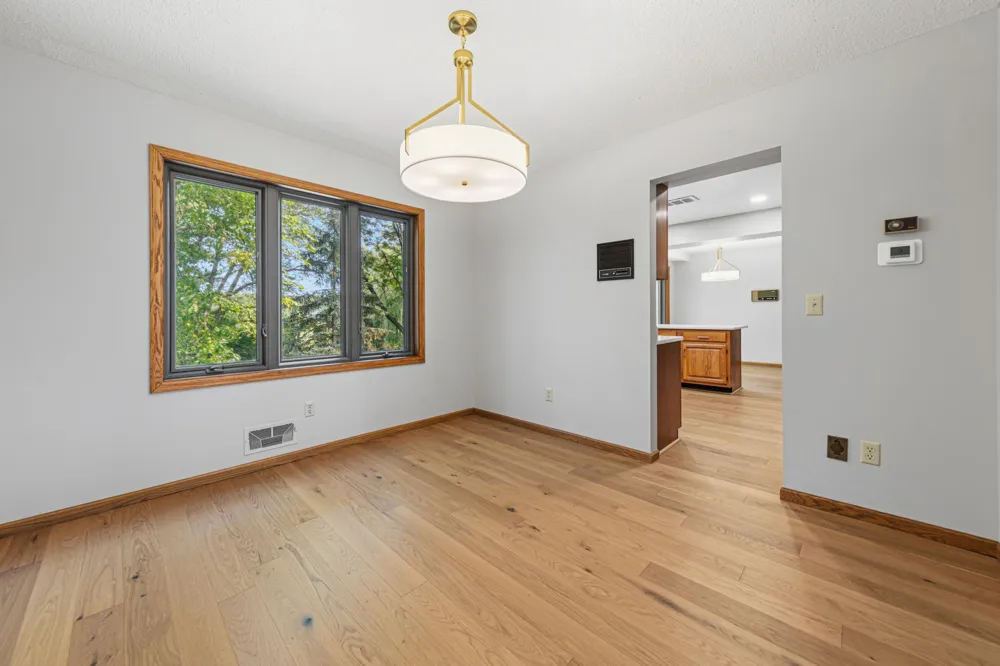 14613 Carriage Lane Burnsville, MN 55306