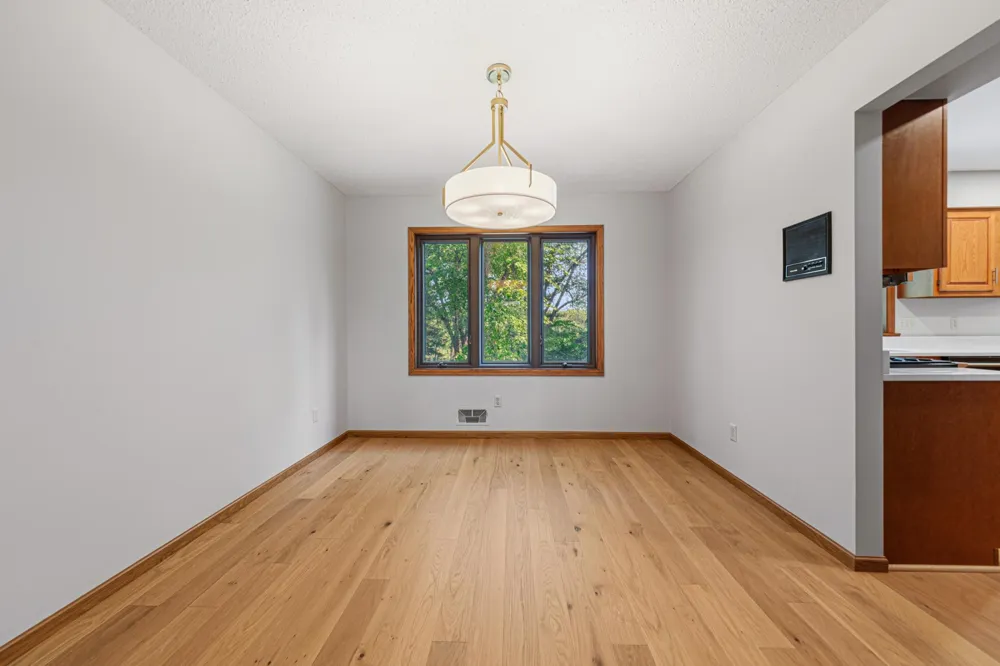 14613 Carriage Lane Burnsville, MN 55306