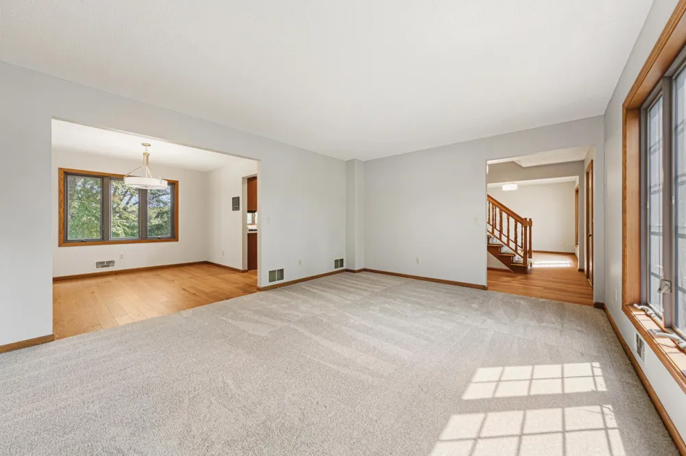 14613 Carriage Lane Burnsville, MN 55306