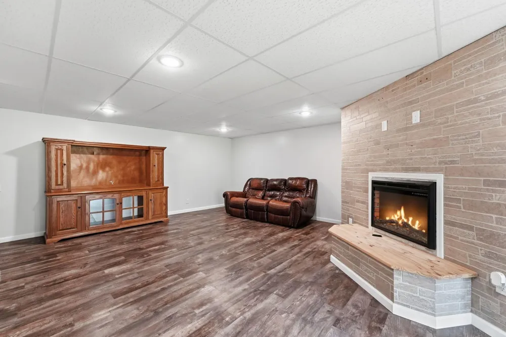 7024 150th Avenue NE Spicer, MN 56288