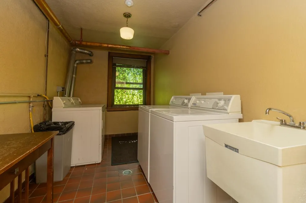 1204 Harmon Place #21 Minneapolis, MN 55403