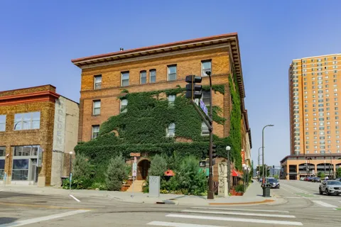 1204 Harmon Place #21