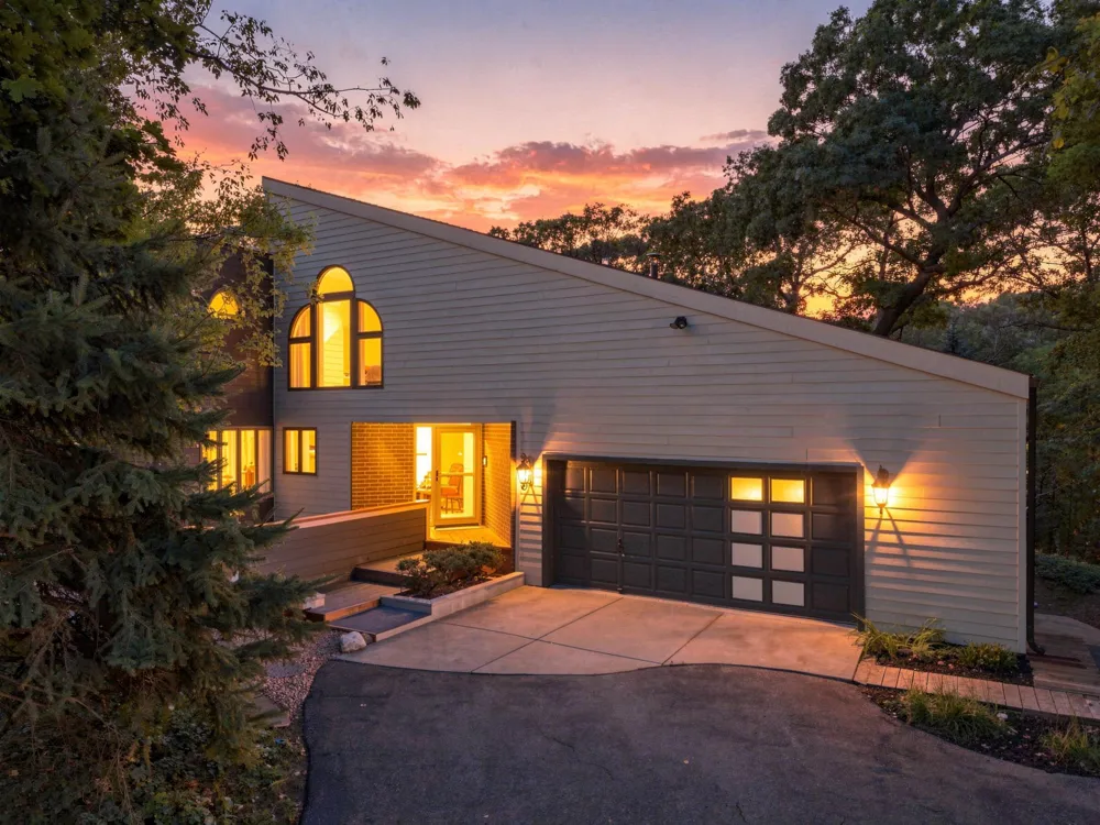 15120 Chestnut Circle Burnsville, MN 55306