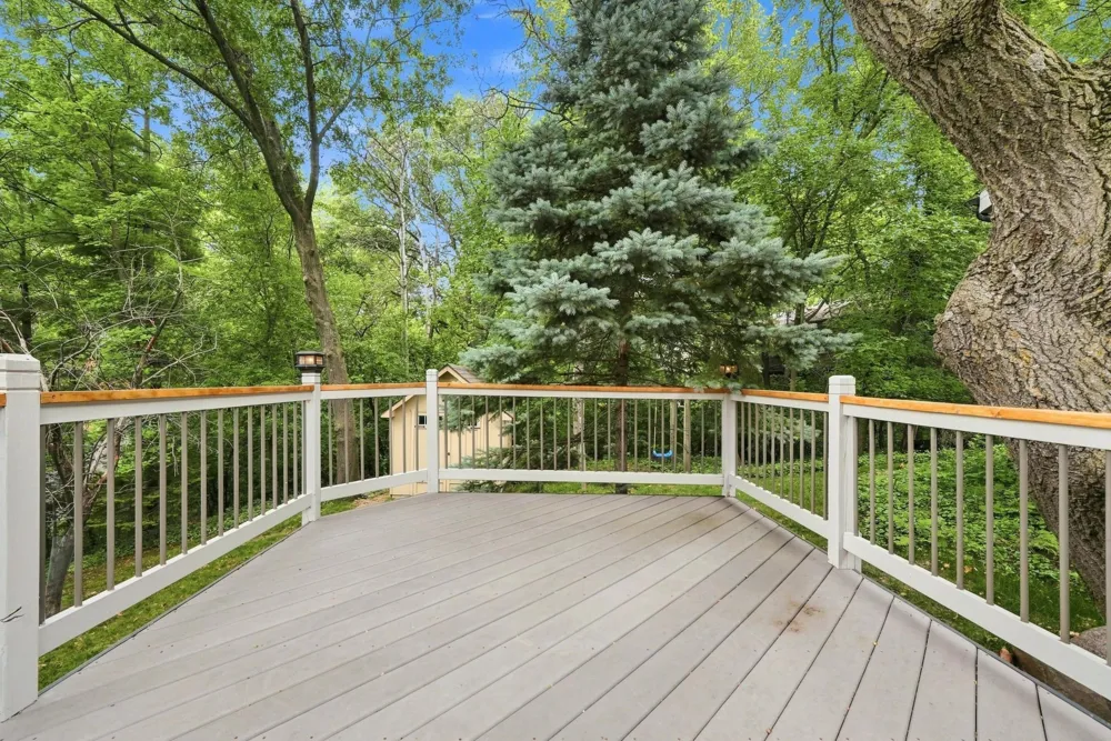 15120 Chestnut Circle Burnsville, MN 55306