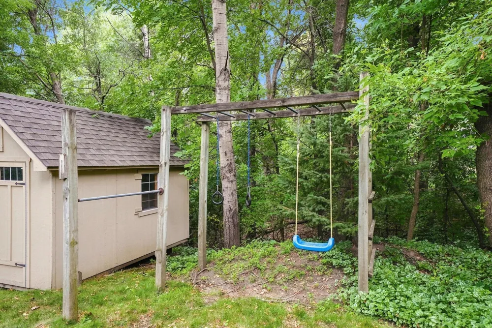 15120 Chestnut Circle Burnsville, MN 55306
