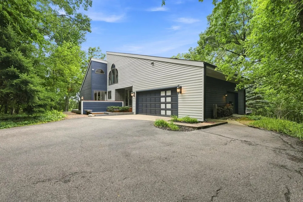 15120 Chestnut Circle Burnsville, MN 55306