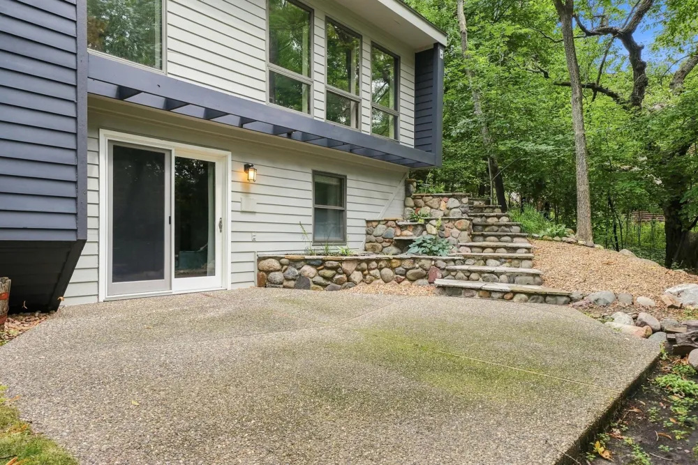 15120 Chestnut Circle Burnsville, MN 55306