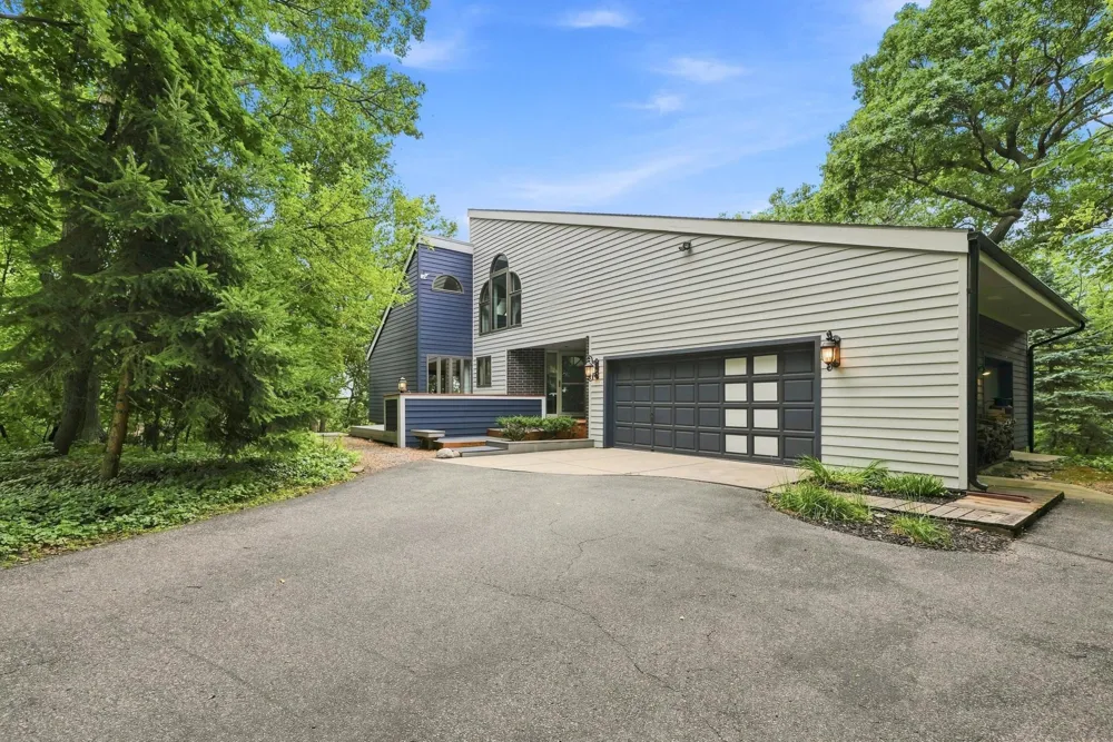 15120 Chestnut Circle Burnsville, MN 55306