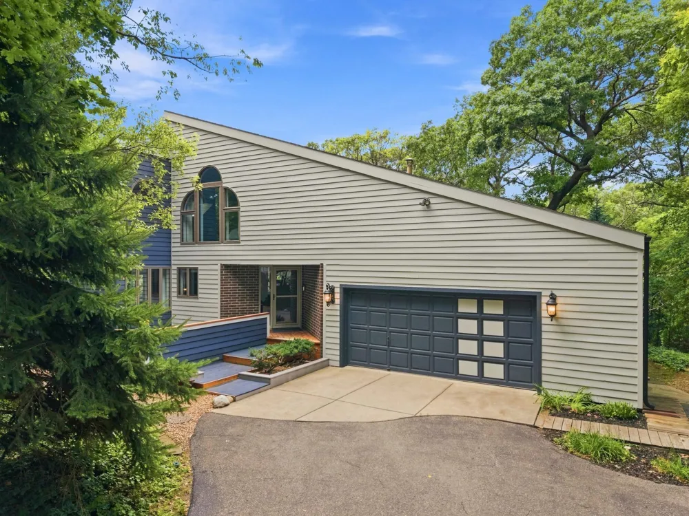 15120 Chestnut Circle Burnsville, MN 55306