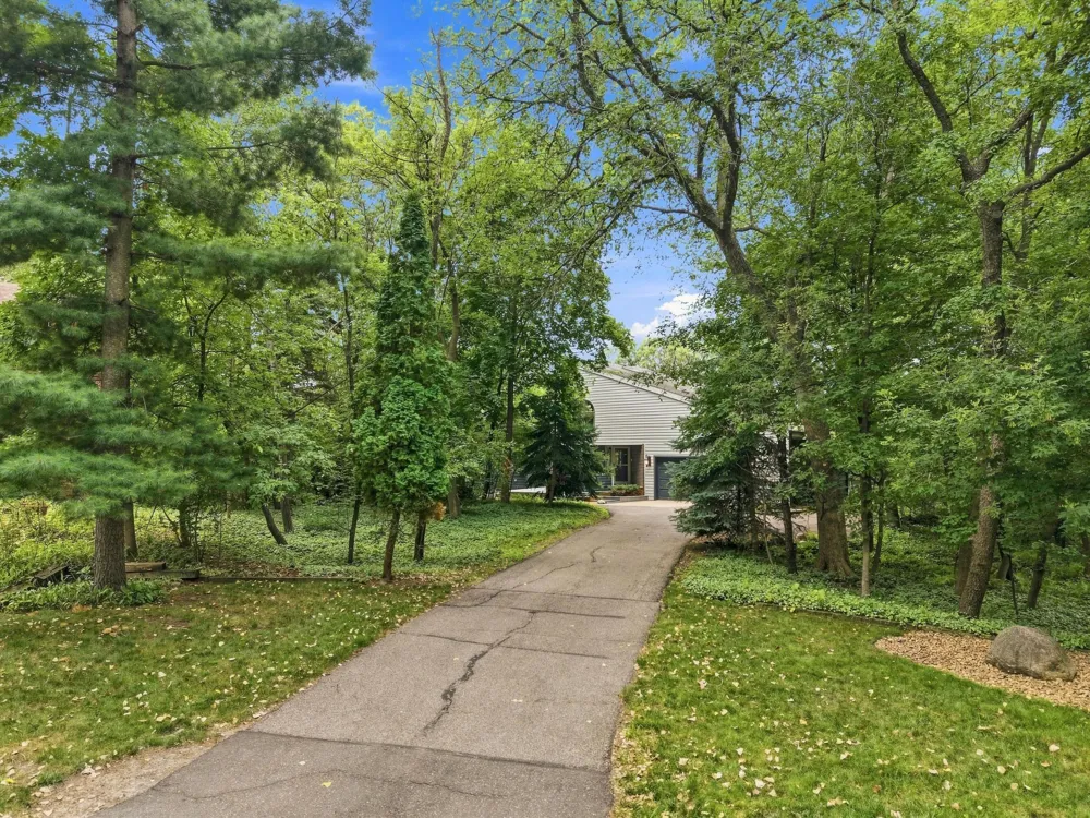 15120 Chestnut Circle Burnsville, MN 55306