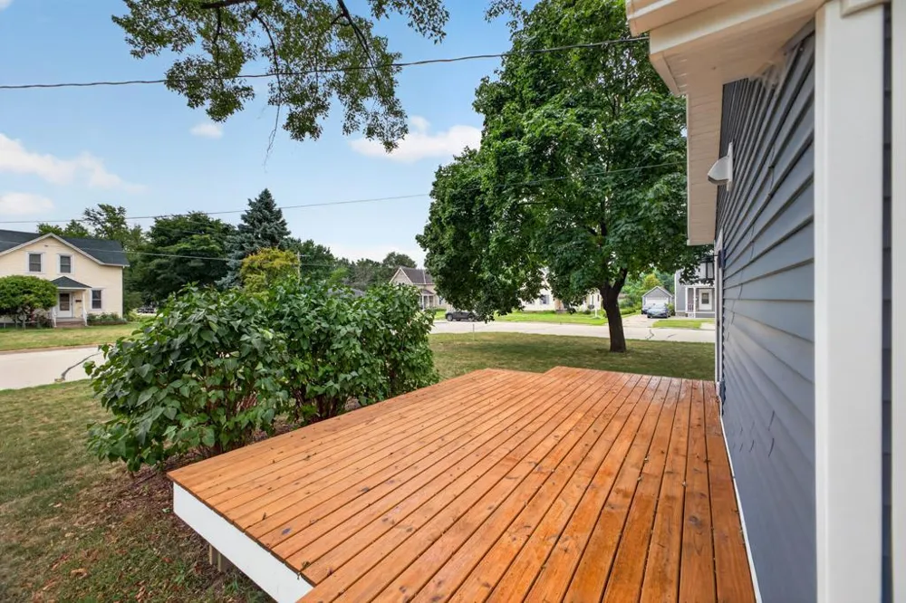 809 S Prairie Street Lake City, MN 55041