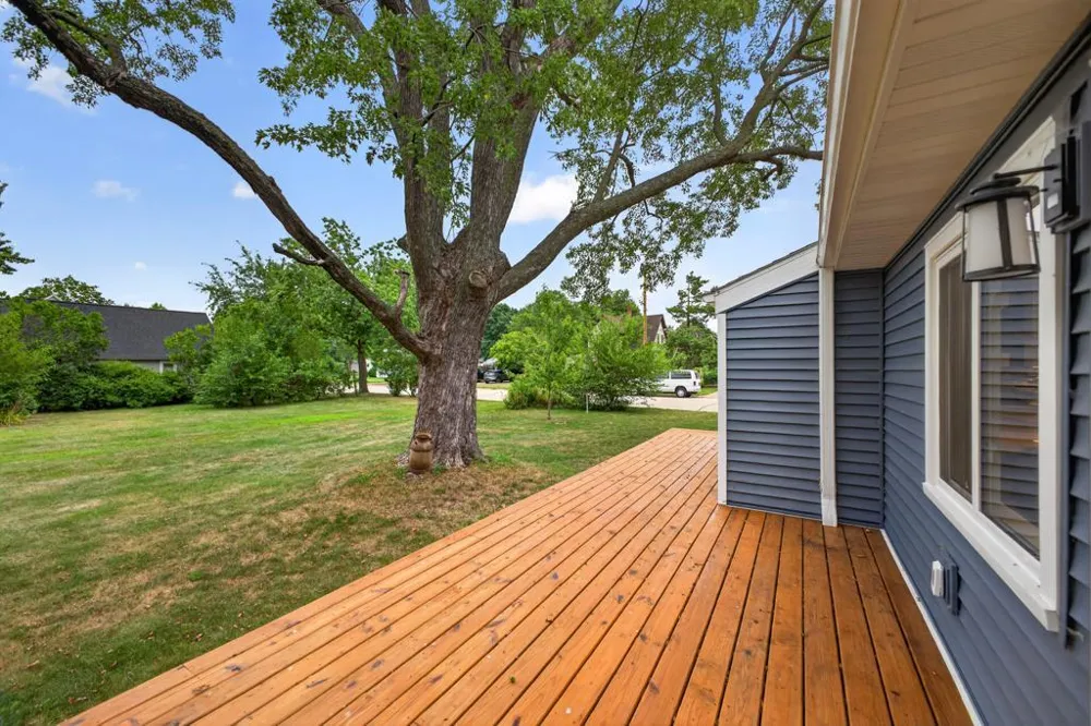 809 S Prairie Street Lake City, MN 55041