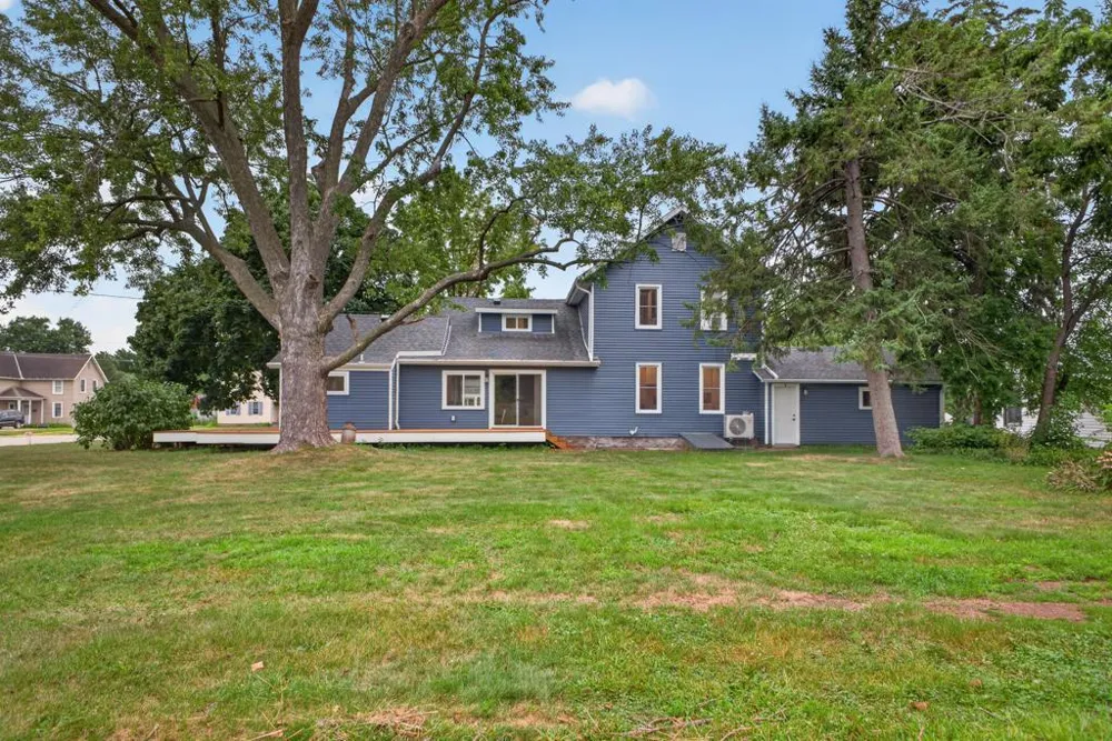 809 S Prairie Street Lake City, MN 55041