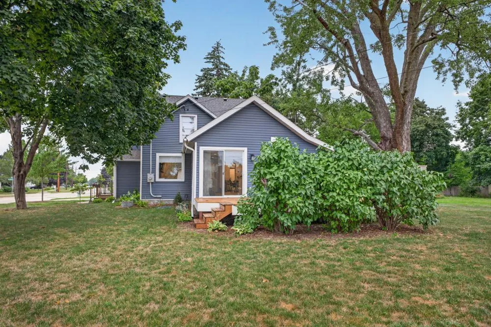 809 S Prairie Street Lake City, MN 55041