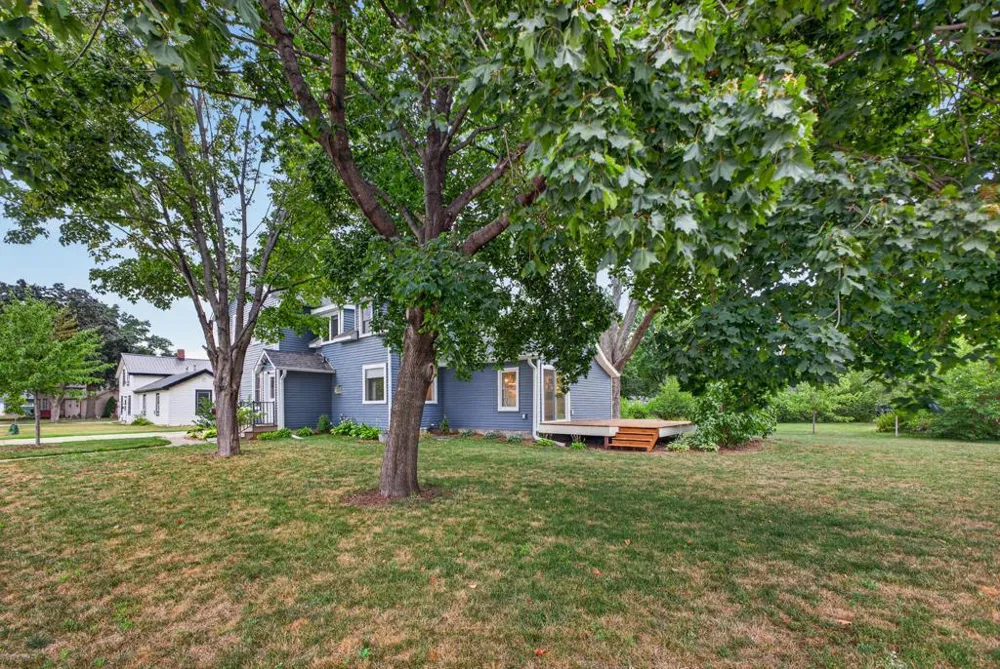 809 S Prairie Street Lake City, MN 55041