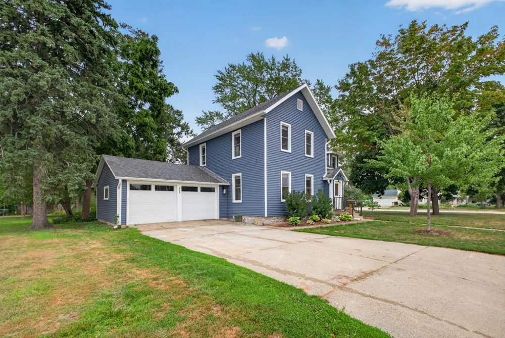 809 S Prairie Street Lake City, MN 55041