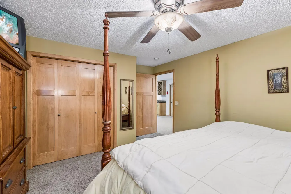 1354 Holly Avenue Oakdale, MN 55128