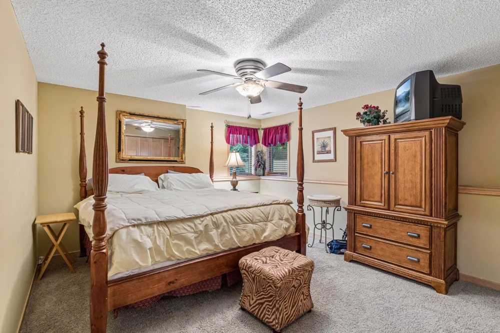 1354 Holly Avenue Oakdale, MN 55128