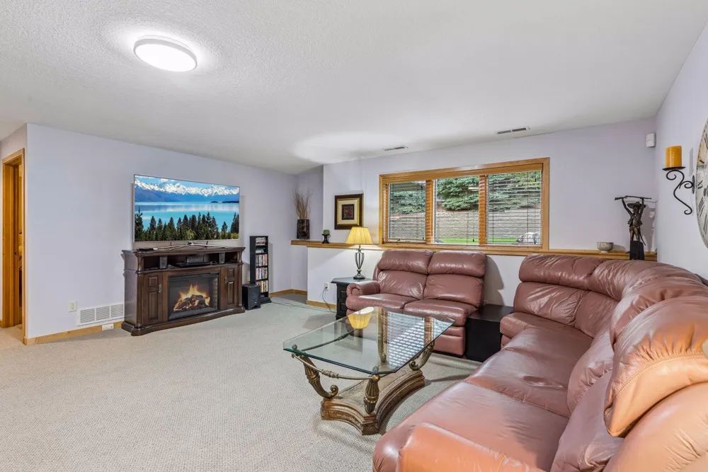 1354 Holly Avenue Oakdale, MN 55128