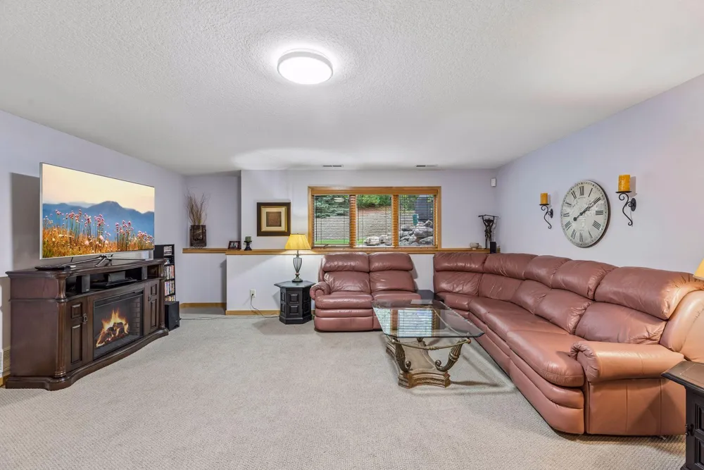 1354 Holly Avenue Oakdale, MN 55128