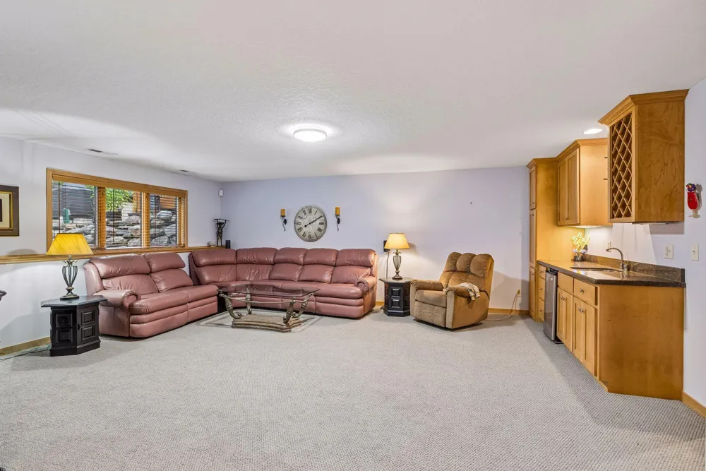 1354 Holly Avenue Oakdale, MN 55128