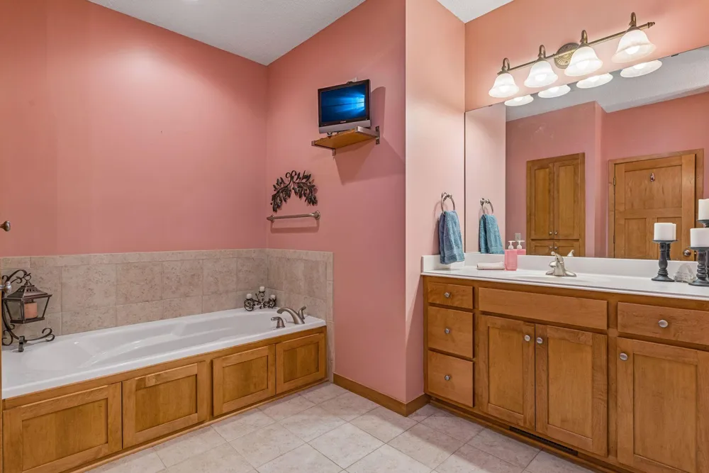 1354 Holly Avenue Oakdale, MN 55128