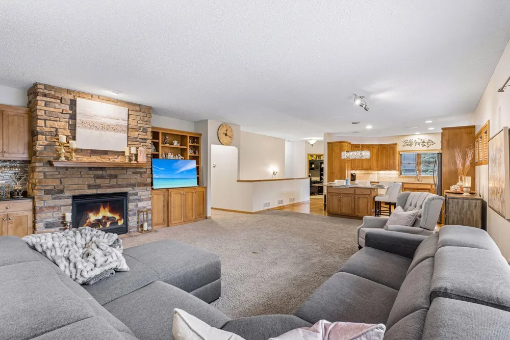 1354 Holly Avenue Oakdale, MN 55128