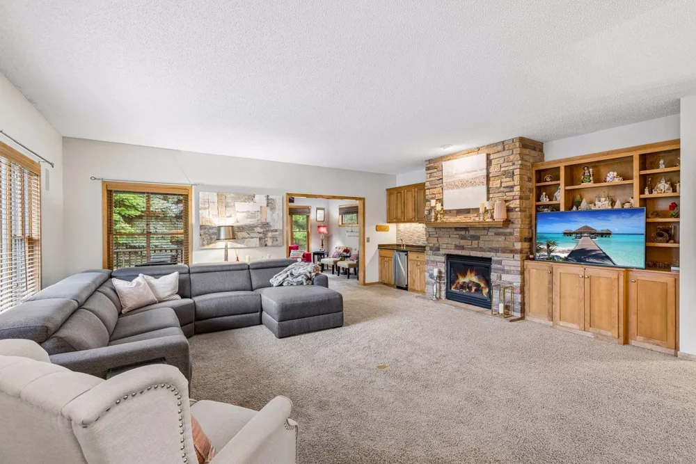 1354 Holly Avenue Oakdale, MN 55128
