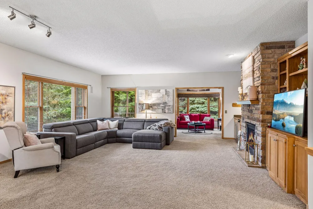 1354 Holly Avenue Oakdale, MN 55128