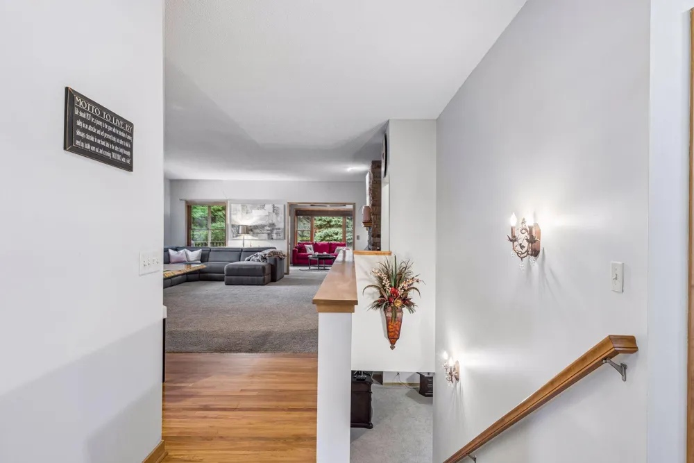 1354 Holly Avenue Oakdale, MN 55128