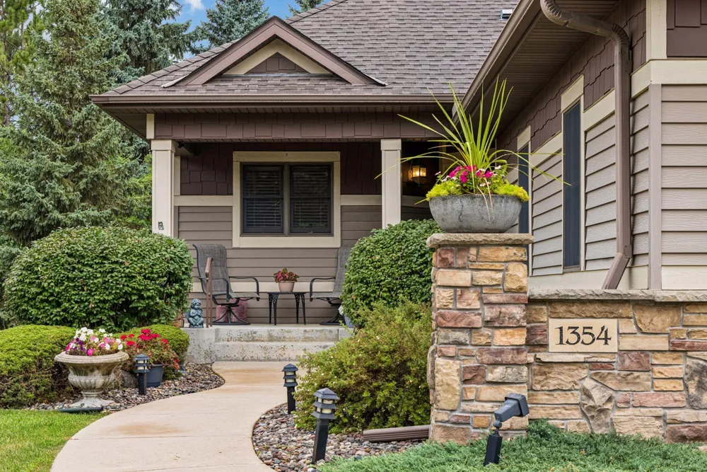 1354 Holly Avenue Oakdale, MN 55128