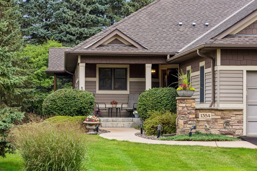 1354 Holly Avenue Oakdale, MN 55128