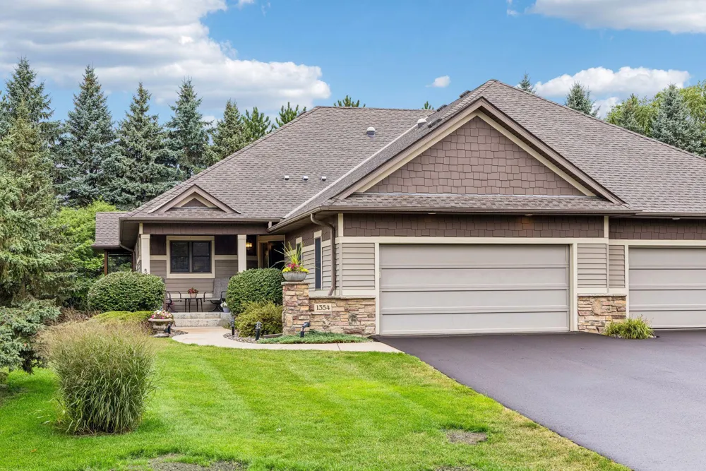 1354 Holly Avenue Oakdale, MN 55128