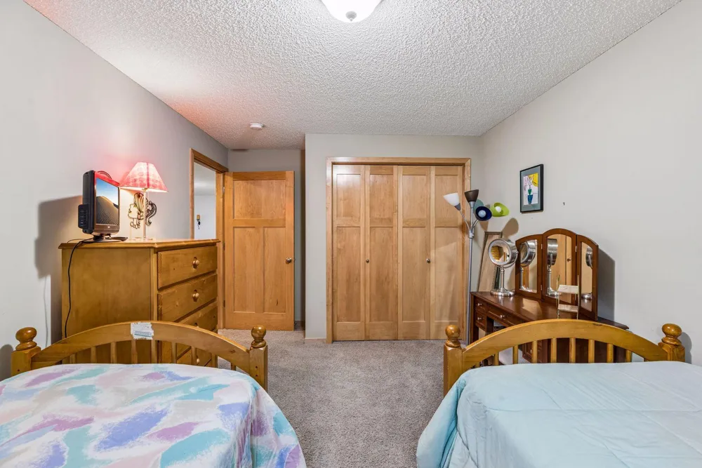 1354 Holly Avenue Oakdale, MN 55128