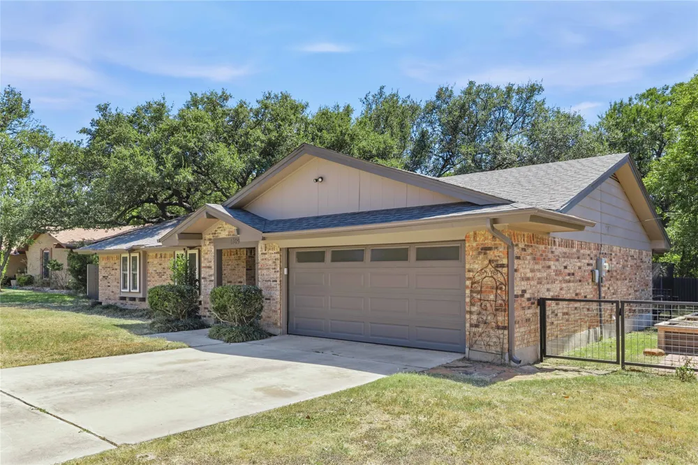 1709 Broadmoor Drive Brownwood, TX 76801