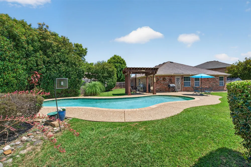 2151 Van Zandt Drive Grand Prairie, TX 75052